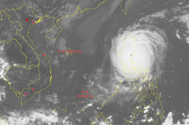 Siêu bão Man-yi đổ bộ đảo Luzon, gió vẫn duy trì cấp 16, giật trên cấp 17 - Ảnh 1.