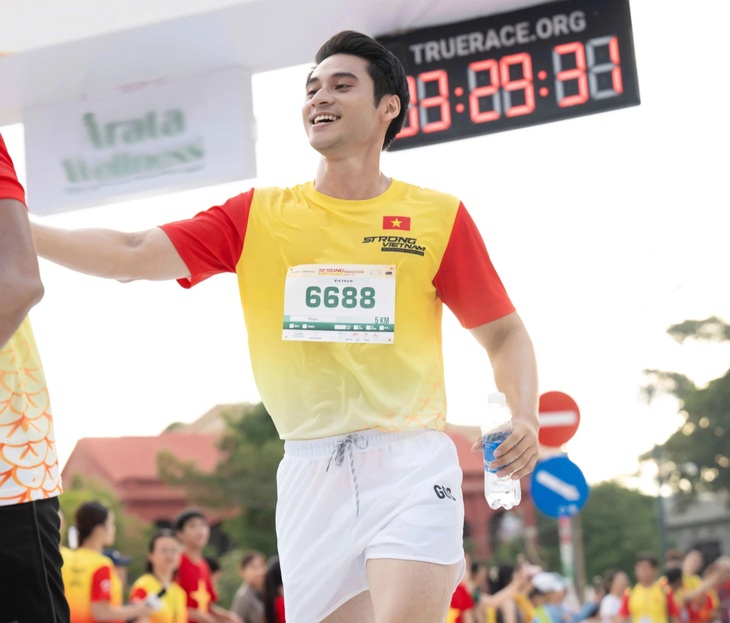 60 nam vương quốc tế tham gia giải chạy Strong Vietnam, tìm top 5 Mr Sport - Ảnh 3.