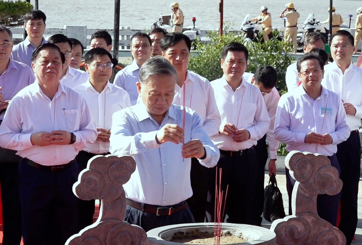 Tổng Bí thư Tô Lâm dự ngày hội Đại đoàn kết toàn dân tộc tại Đất Mũi - Ảnh 1.