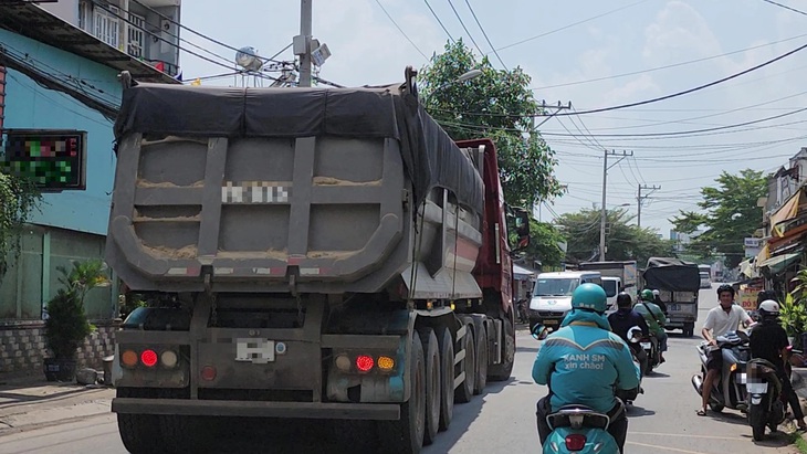 Xe ben 'đại náo' Hóc Môn, Bình Chánh, Bình Tân, quận 12: Quá lộng hành, lực lượng chức năng ở đâu? - Ảnh 1.