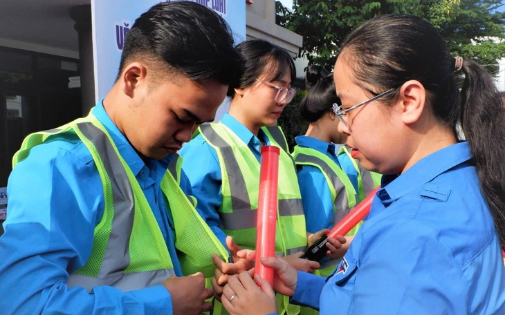 Lan tỏa giao thông công cộng văn minh - Ảnh 1.