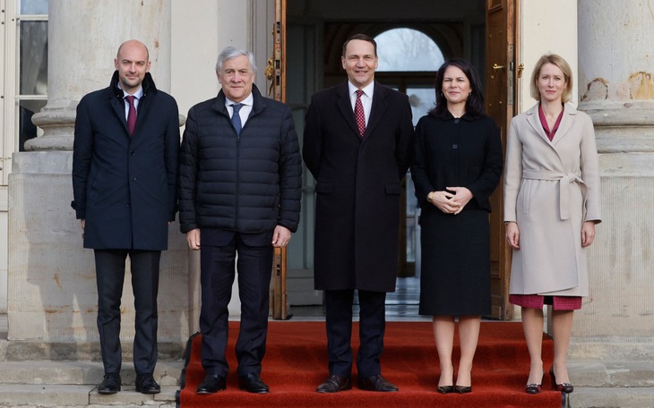 NATO khuyên doanh nghiệp có kịch bản thời chiến, Đức muốn tăng số lượng hầm trú - Ảnh 2.