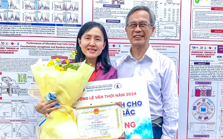 Giáo sư Lê Ngọc Thạch trao tặng 1 tỉ đồng lập giải thưởng cho Trường THPT chuyên Lê Hồng Phong - Ảnh 2.