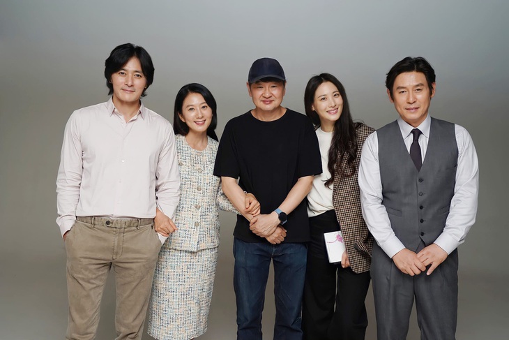 Sul Kyung Gu, Jang Dong Gun chạm trán trong A normal family - Ảnh 1.