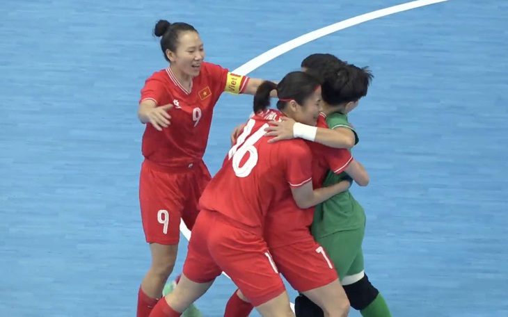 HLV Thái Lan xin lỗi người hâm mộ và chúc mừng tuyển futsal nữ Việt Nam - Ảnh 3.