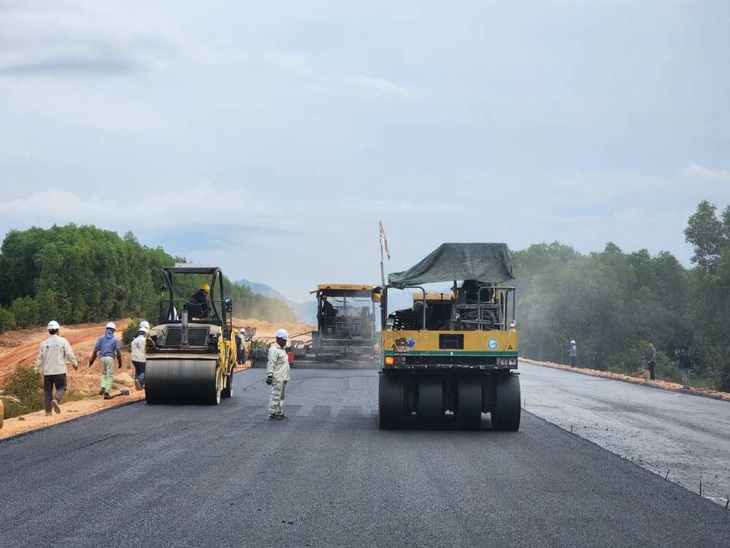 Thi đua 500 ngày hoàn thành cao tốc Quảng Ngãi - Hoài Nhơn. - Ảnh 1.