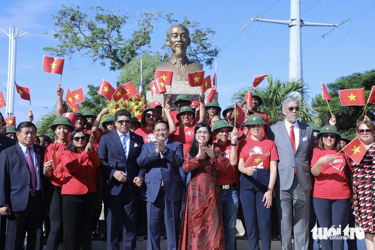 Cờ đỏ sao vàng, mũ cối và tình cảm cho Bác Hồ tại Cộng hòa Dominica - Ảnh 3.