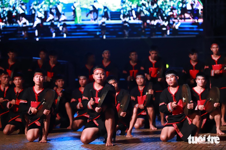 Phó Thủ tướng thường trực Chính phủ Nguyễn Hòa Bình:  Đoàn kết là 'chìa khóa' để Đắk Lắk trở thành đ - Ảnh 3.