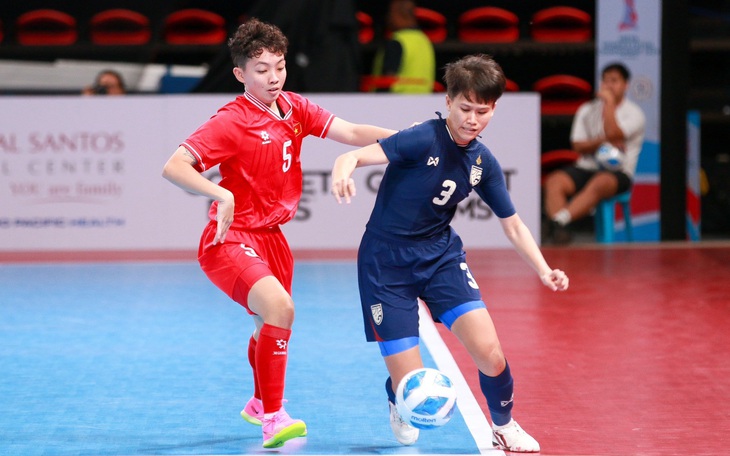 Tuyển futsal nữ Việt Nam mang cúp về nước, hướng đến đấu trường châu Á - Ảnh 4.