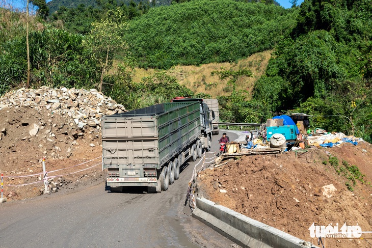 Bí thư Tỉnh ủy Quảng Trị yêu cầu sớm triển khai 8km quốc lộ 15D - Ảnh 3.