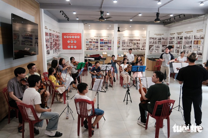 Lớp học đàn violin miễn phí ở trung tâm TP.HCM - Ảnh 2.