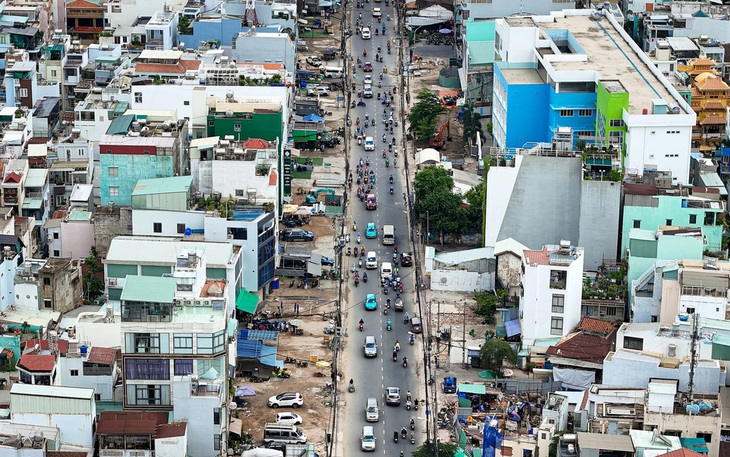 Di dời, đấu nối đường điện ngầm để làm nhà ga đầu tiên của tuyến metro số 2 - Ảnh 2.