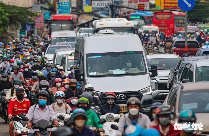 Phá 'cục máu đông', mở lối lưu thông - Ảnh 1.