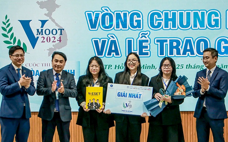 Sinh viên Trường đại học Luật Hà Nội vô địch cuộc thi phiên tòa giả định toàn quốc - Ảnh 2.