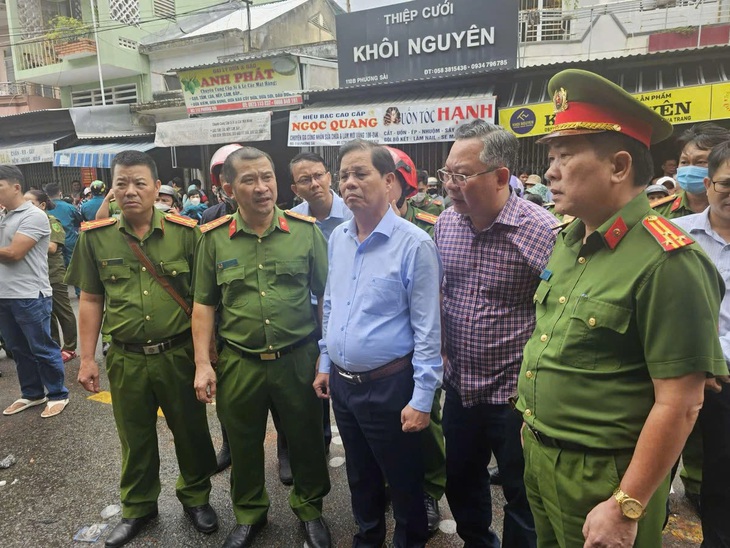 Vụ cháy cửa hàng dịch vụ mai táng ở Nha Trang: Ông ngoại cố cứu vợ và cháu nhưng không thành - Ảnh 3.