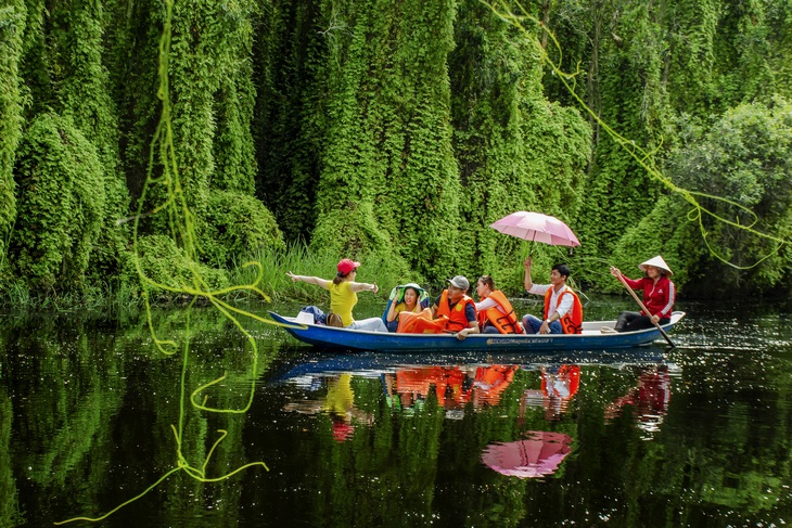 Nhiều khu du lịch Long An miễn giảm phí vào cổng - Ảnh 2.