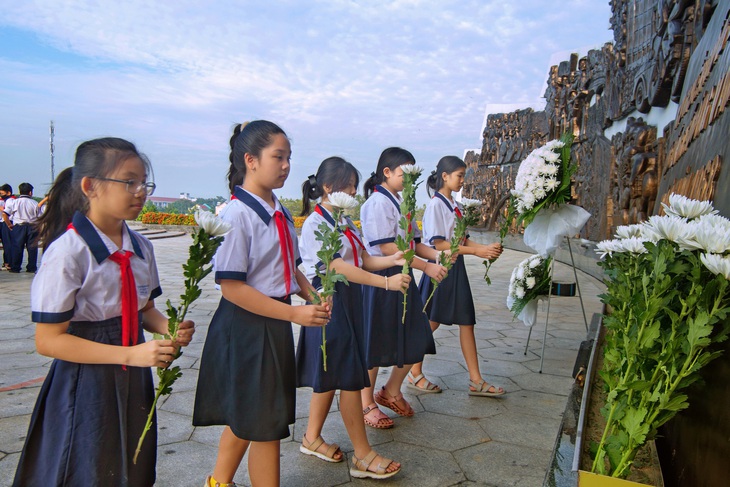 Nhiếp ảnh gia Nguyễn Văn Hoàng đoạt 15 giải thưởng cuộc thi ảnh thời sự nghệ thuật  - Ảnh 4.