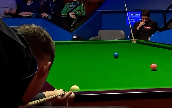 Thần đồng hai tuổi lập cú đúp kỷ lục Guinness với những đường đánh snooker điêu luyện - Ảnh 2.