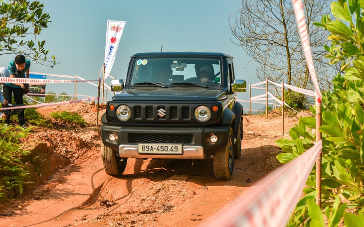 Chủ Suzuki Jimny thích bền vững: 'Biết mình cần gì thì thấy rất chill, lái cảm xúc hơn cả xe sang' - Ảnh 2.