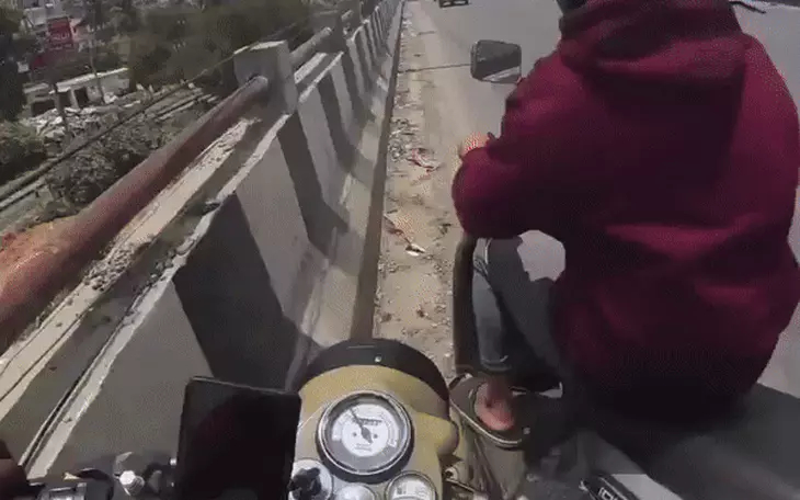 Taxi công nghệ tự lái 'chết đứng' hàng loạt trên cao tốc, khách thót tim ngồi giữa đường 2 tiếng - Ảnh 5.