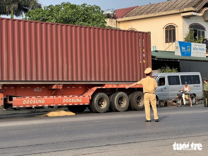 Sau phân luồng Cam Lộ - La Sơn, quốc lộ 1 qua Quảng Trị thêm 14.000 lượt xe tải nặng mỗi ngày - Ảnh 1.