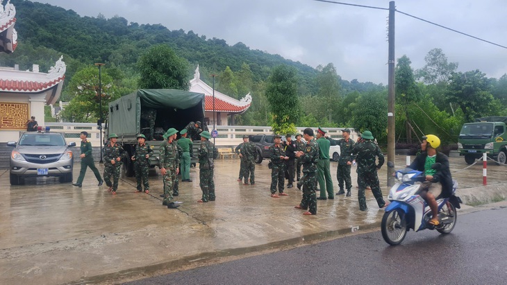 Rơi máy bay huấn luyện Yak-130 tại Bình Định, 2 phi công nhảy dù thoát hiểm - Ảnh 3.