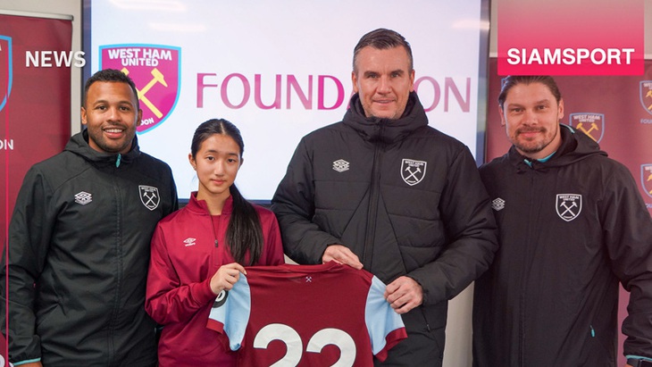 Madam Pang gặp gỡ 'thần đồng' Thái Lan vừa ký hợp đồng với U18 West Ham - Ảnh 2.