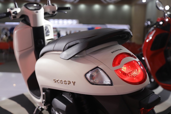 Honda Scoopy 2025 ra mắt: Thiết kế tinh chỉnh, thêm trang bị, về Việt Nam dễ giữ giá gần 38 triệu - Ảnh 8.