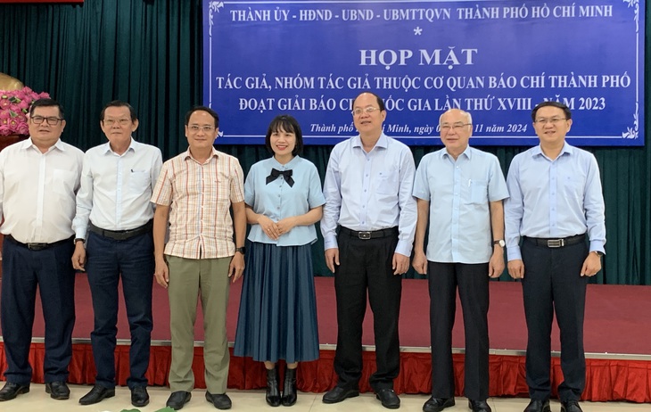 TP.HCM khen thưởng tác giả, nhóm tác giả đoạt giải báo chí quốc gia - Ảnh 2.