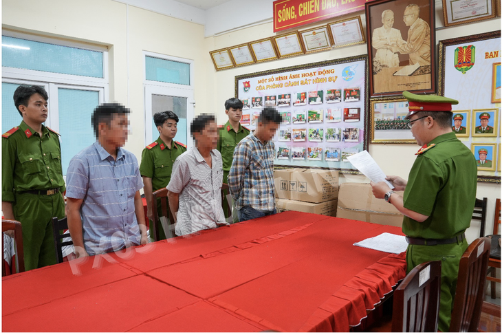 Hậu Giang bắt 4 người lừa bán thiên thạch với giá 19 tỉ đồng - Ảnh 1.