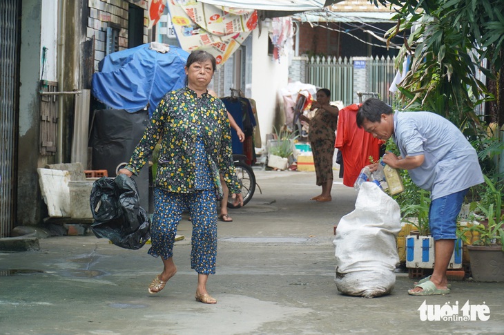 Học sinh giỏi toán của tỉnh phân loại ve chai thuần thục, thành tân sinh viên ĐH Kinh tế TP.HCM - Ảnh 1.