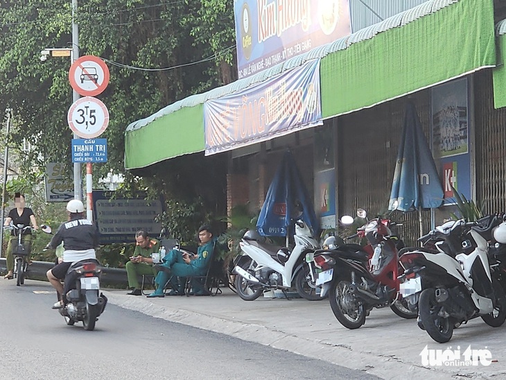 Không chịu đi chơi tiếp, người đàn ông bị Việt kiều Mỹ chém lìa ngón tay - Ảnh 1.