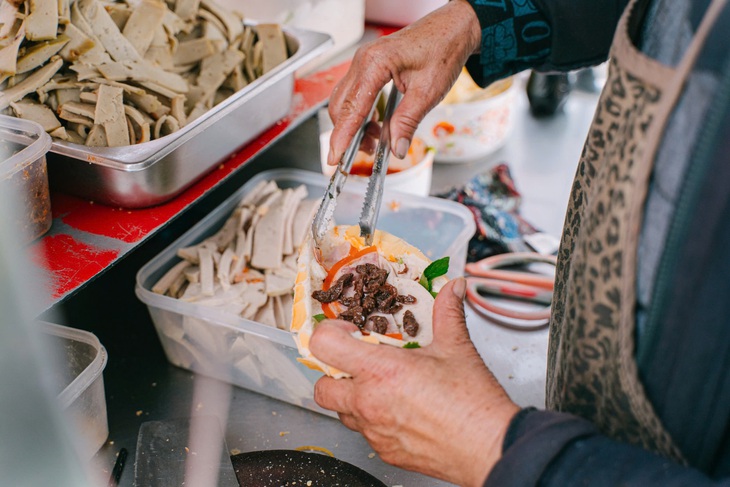 Bánh mì rất ngon nhưng phải an toàn - Ảnh 2.