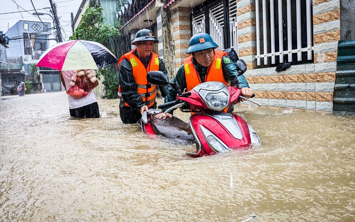 Khánh Hòa ra công điện khẩn chủ động ứng phó với mưa lớn, ngập lụt - Ảnh 3.