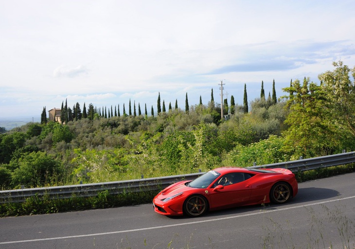 Hé lộ trải nghiệm ‘phượt’ bằng siêu xe Ferrari đi dọc nước Ý - Ảnh 1.