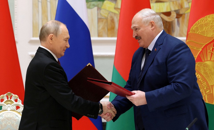 Ông Lukashenko tái đắc cử tổng thống Belarus nhiệm kỳ thứ 7 - Ảnh 2.