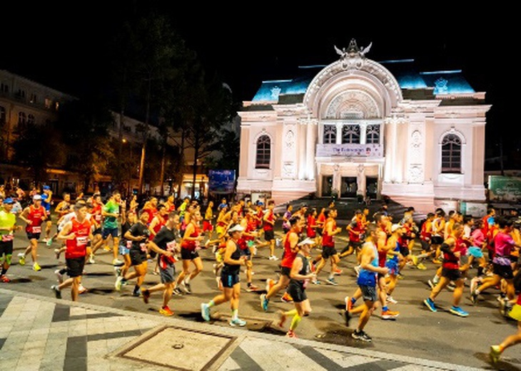 Những hình ảnh ấn tượng tại Giải marathon quốc tế TP.HCM Techcombank 2024 - Ảnh 3.