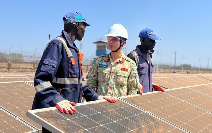 Đội công binh số 4 trao quà cho người dân Abyei, lan tỏa hình ảnh người lính mũ nồi xanh - Ảnh 4.