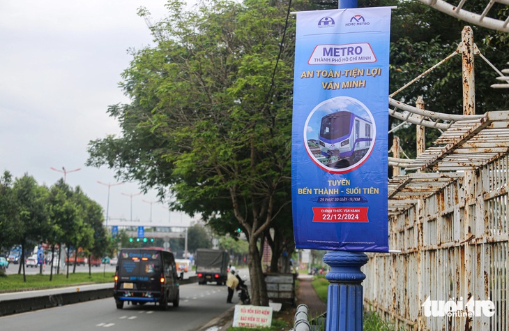 Không khí tại ga metro sôi động, người dân thích thú trải nghiệm - Ảnh 3.