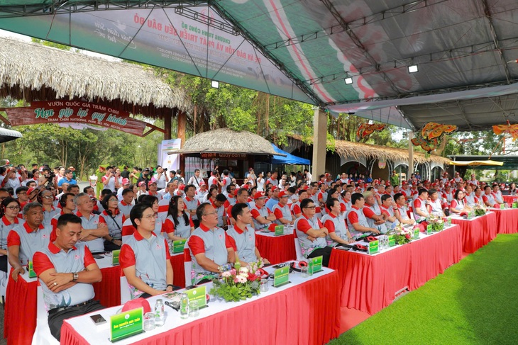 C.P. Việt Nam chung tay bảo tồn sếu đầu đỏ - Ảnh 1.