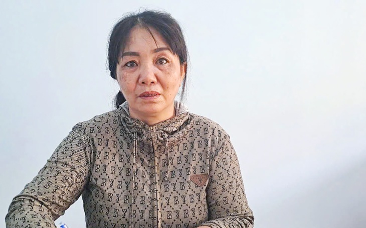 Một phụ nữ ở Nha Trang bị người không quen biết xông vào nhà rạch mặt - Ảnh 2.