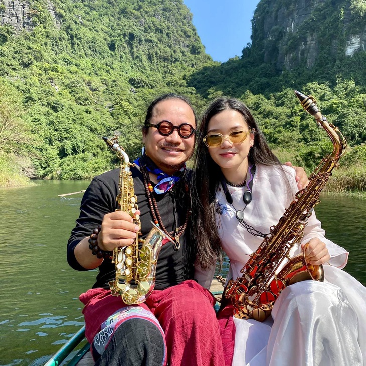 Nghệ sĩ saxophone Trần Mạnh Tuấn truyền cảm hứng cho giới trẻ sau 4 lần mổ não  - Ảnh 2.