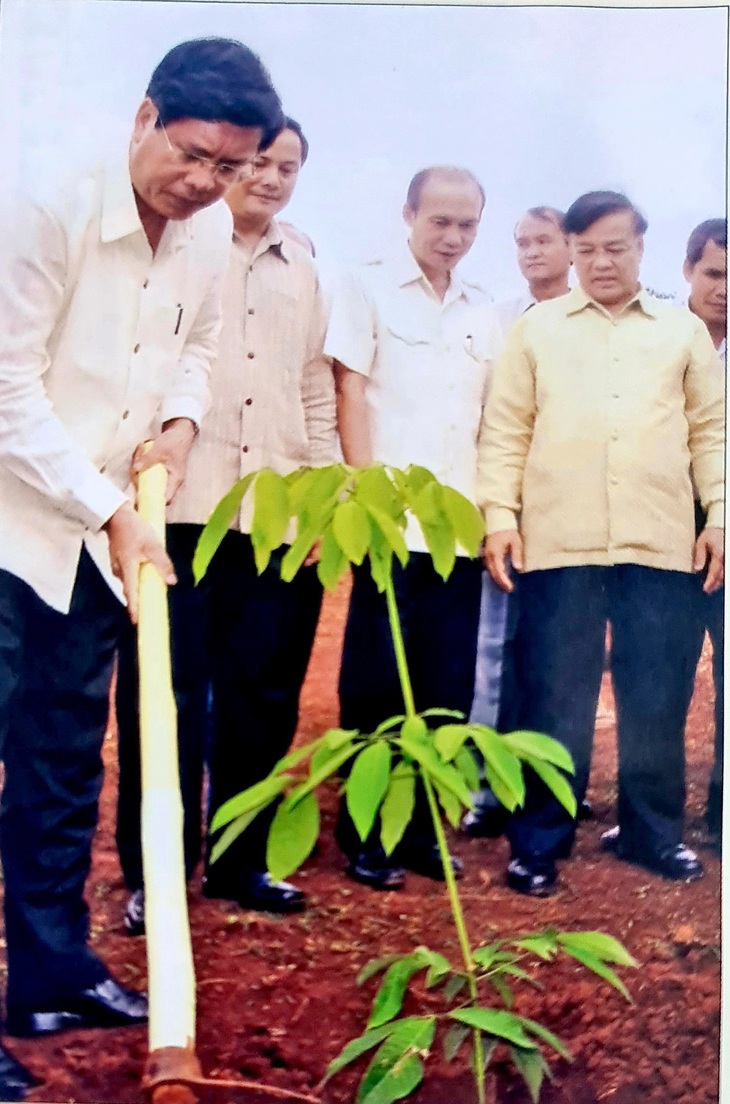 Kỳ tích cao su Việt: Anh linh liệt sĩ và 10.000ha cao su Việt đầu tiên ở Lào - Ảnh 2.