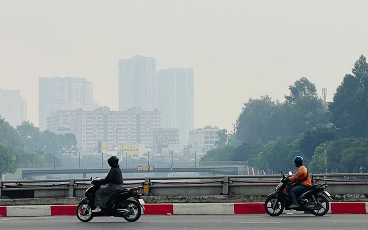 Thời tiết TP.HCM tiếp tục mưa; mù còn kéo dài nhiều ngày tới - Ảnh 3.