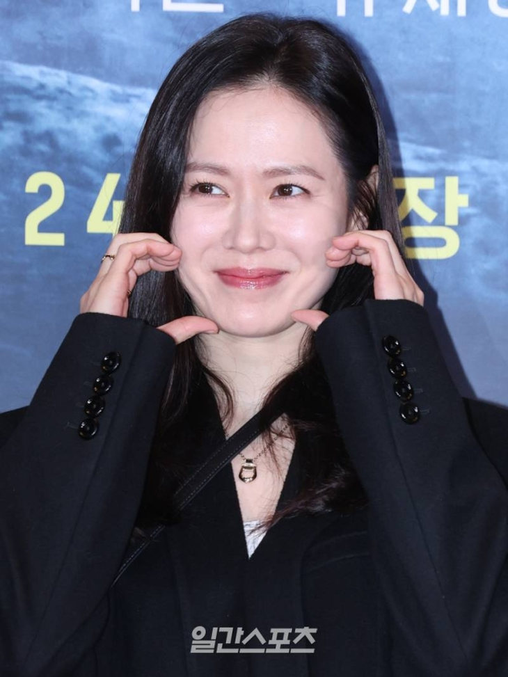 Son Ye Jin lộ diện, công khai ủng hộ phim mới của Hyun Bin - Ảnh 2.