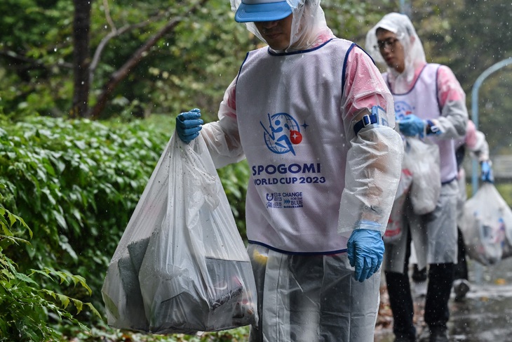 Thành phố Fukushima, Nhật Bản sẽ bêu tên người đổ rác sai quy định - Ảnh 1.