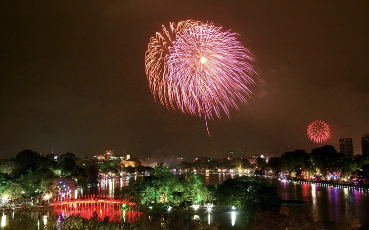 Chờ đón những màn pháo hoa mãn nhãn chào năm mới 2025 - Ảnh 2.