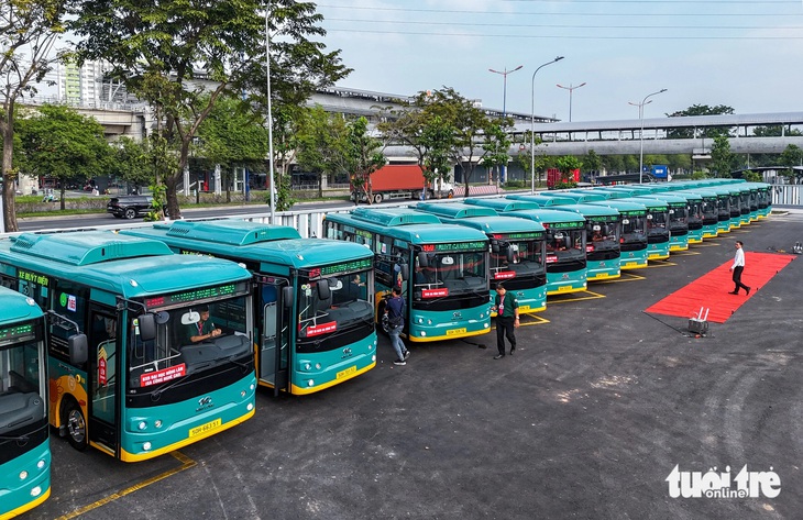 TP.HCM đưa vào hoạt động 17 tuyến buýt điện kết nối metro số 1  - Ảnh 1.