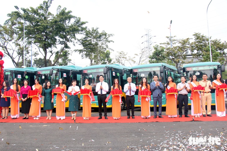 TP.HCM đưa vào hoạt động 17 tuyến buýt điện kết nối metro số 1 - Ảnh 6.