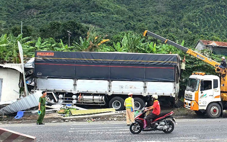 Tai nạn liên hoàn trên quốc lộ 1, 1 người tử vong - Ảnh 2.